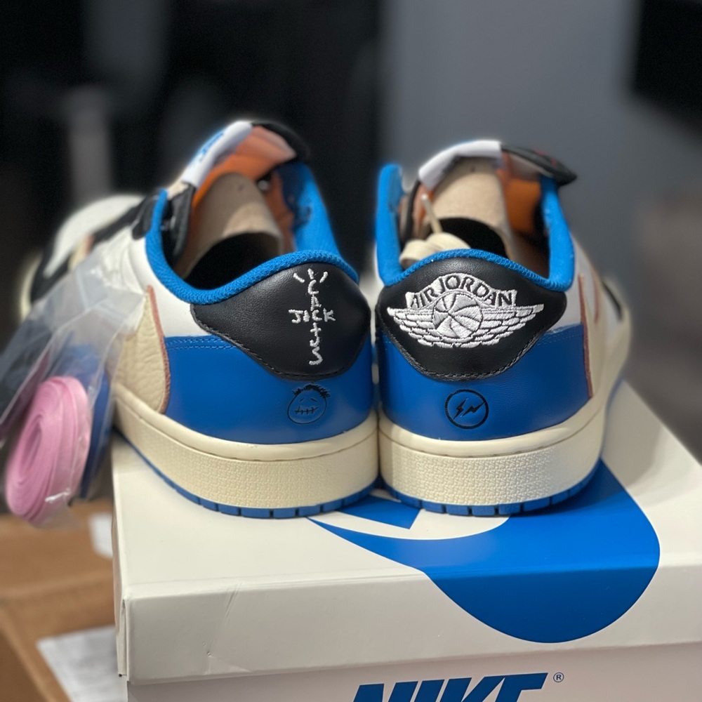 Air Jordan 1 Retro Low Fragment x Travis Scott - Picture 6 of 6